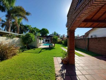 VENTA CASA 4 Amb. c/JARDIN y PILETA - OPORTUNIDAD!