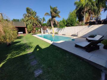 VENTA CASA 4 Amb. c/JARDIN y PILETA - OPORTUNIDAD!