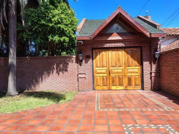 VENTA CASA 4 Amb. c/JARDIN y PILETA - OPORTUNIDAD!