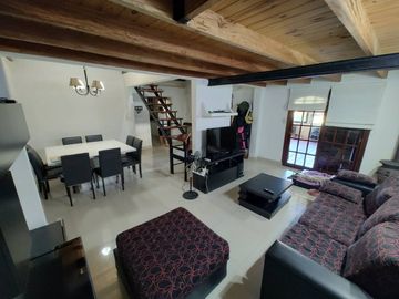 VENTA CASA 4 Amb. c/JARDIN y PILETA - OPORTUNIDAD!