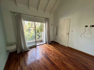 VENTA CASA 4 AMB B CERRADO PARQUE LELOIR APTO CRED