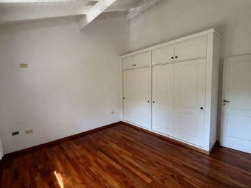 VENTA CASA 4 AMB B CERRADO PARQUE LELOIR APTO CRED