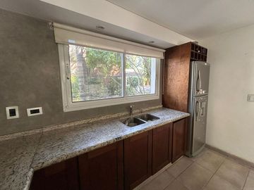 VENTA CASA 4 AMB B CERRADO PARQUE LELOIR APTO CRED