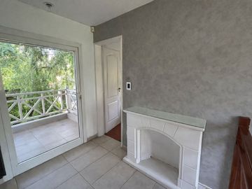 VENTA CASA 4 AMB B CERRADO PARQUE LELOIR APTO CRED