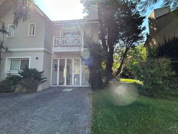 VENTA CASA 4 AMB B CERRADO PARQUE LELOIR APTO CRED