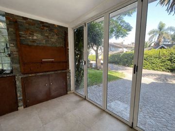 VENTA CASA 4 AMB B CERRADO PARQUE LELOIR APTO CRED