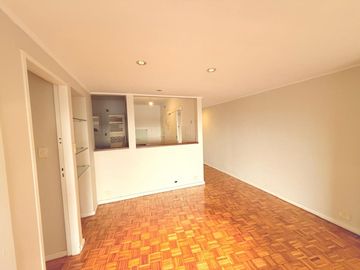 Dpto. 3 amb. en venta piso alto Avda. Libertador