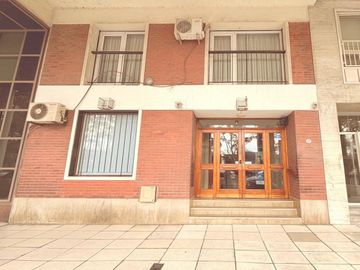 Dpto. 3 amb. en venta piso alto Avda. Libertador