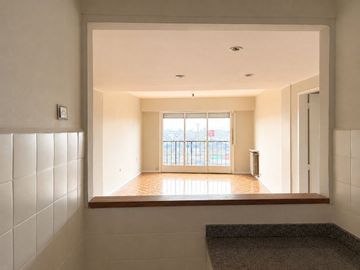 Dpto. 3 amb. en venta piso alto Avda. Libertador
