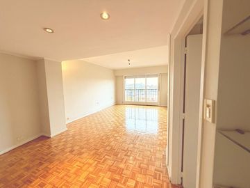 Dpto. 3 amb. en venta piso alto Avda. Libertador