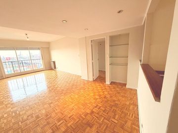 Dpto. 3 amb. en venta piso alto Avda. Libertador