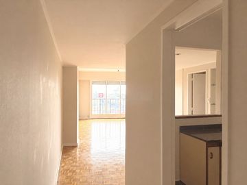 Dpto. 3 amb. en venta piso alto Avda. Libertador