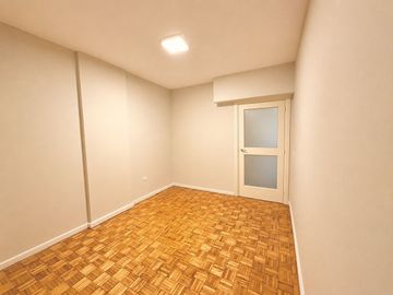 Dpto. 3 amb. en venta piso alto Avda. Libertador