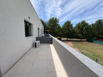 VENTA DUPLEX 4 AMB CARDALES VILLAGE PILETA FINANC