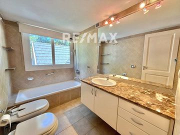 VENTA CASA 4 dormitorios HIGHLAND PARK gran parque