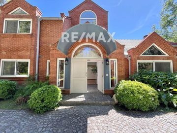 VENTA CASA 4 dormitorios HIGHLAND PARK gran parque