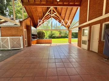 VENTA CASA 4 dormitorios HIGHLAND PARK gran parque