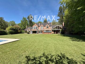 VENTA CASA 4 dormitorios HIGHLAND PARK gran parque