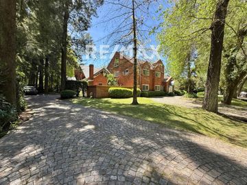 VENTA CASA 4 dormitorios HIGHLAND PARK gran parque