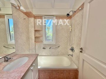 VENTA CASA 4 dormitorios HIGHLAND PARK gran parque