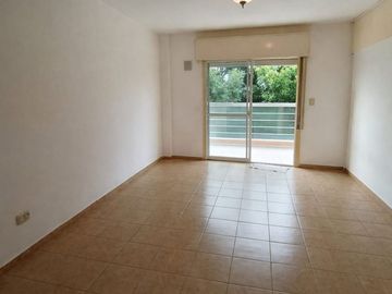 VENTA DEPARTAMENTO 2 DORMI BALCON URQUIZA 3600