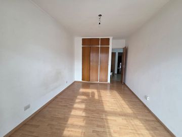 VENTA DEPARTAMENTO DOS DORMITORIOS CENTRO/PERMUTA