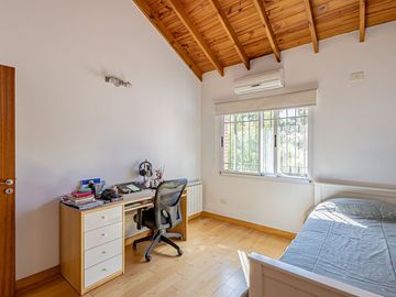 CASA 7 AMB BARRIO INGLES HURLINGHAM - APTO CREDITO