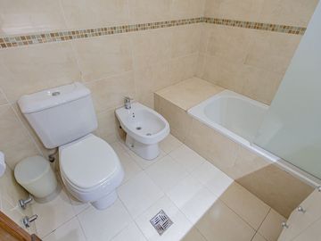 CASA 7 AMB BARRIO INGLES HURLINGHAM - APTO CREDITO
