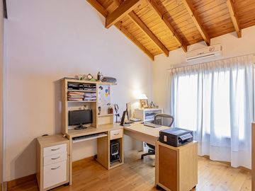 CASA 7 AMB BARRIO INGLES HURLINGHAM - APTO CREDITO