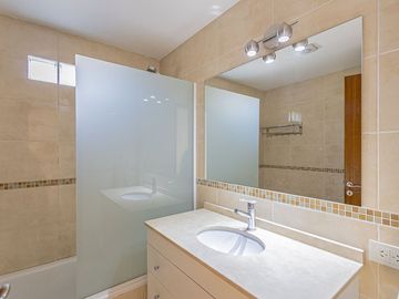 CASA 7 AMB BARRIO INGLES HURLINGHAM - APTO CREDITO