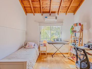 CASA 7 AMB BARRIO INGLES HURLINGHAM - APTO CREDITO