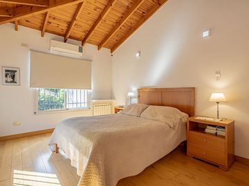 CASA 7 AMB BARRIO INGLES HURLINGHAM - APTO CREDITO