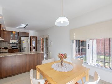 CASA 7 AMB BARRIO INGLES HURLINGHAM - APTO CREDITO