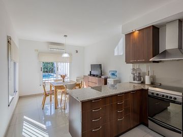 CASA 7 AMB BARRIO INGLES HURLINGHAM - APTO CREDITO