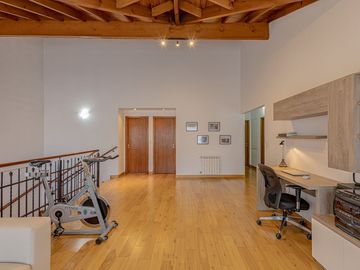 CASA 7 AMB BARRIO INGLES HURLINGHAM - APTO CREDITO