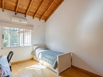 CASA 7 AMB BARRIO INGLES HURLINGHAM - APTO CREDITO