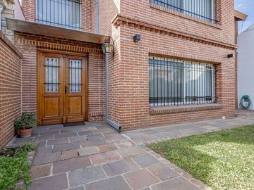 CASA 7 AMB BARRIO INGLES HURLINGHAM - APTO CREDITO