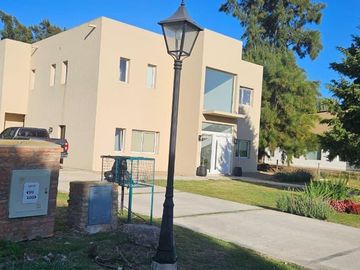 venta Casa 5 ambientes con pileta Haras del Sol