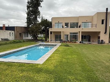 venta Casa 5 ambientes con pileta Haras del Sol