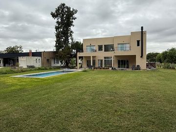 venta Casa 5 ambientes con pileta Haras del Sol