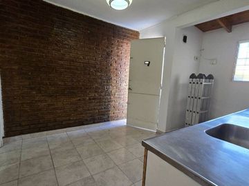 Alquiler PH 2 ambientes 27m2, Villa Adelina
