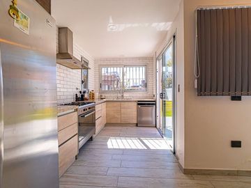 CASA 5 AMBIENTES VENTA HAEDO CON PARQUE Y PILETA