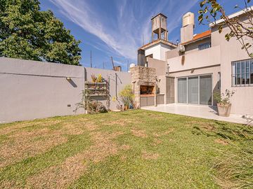 CASA 5 AMBIENTES VENTA HAEDO CON PARQUE Y PILETA