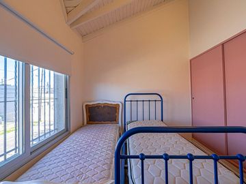 CASA 5 AMBIENTES VENTA HAEDO CON PARQUE Y PILETA