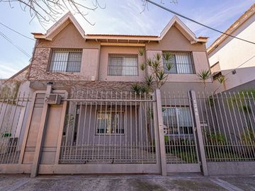 CASA 5 AMBIENTES VENTA HAEDO CON PARQUE Y PILETA