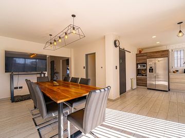 CASA 5 AMBIENTES VENTA HAEDO CON PARQUE Y PILETA