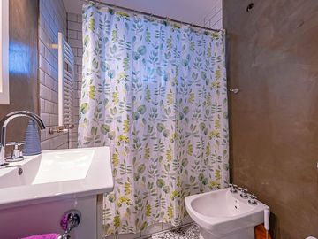 CASA 5 AMBIENTES VENTA HAEDO CON PARQUE Y PILETA