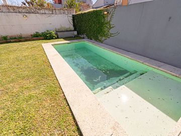 CASA 5 AMBIENTES VENTA HAEDO CON PARQUE Y PILETA