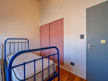 CASA 5 AMBIENTES VENTA HAEDO CON PARQUE Y PILETA