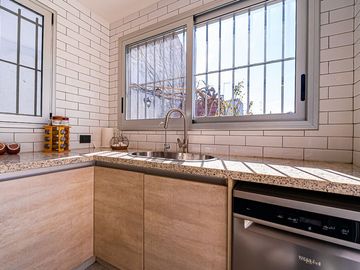 CASA 5 AMBIENTES VENTA HAEDO CON PARQUE Y PILETA